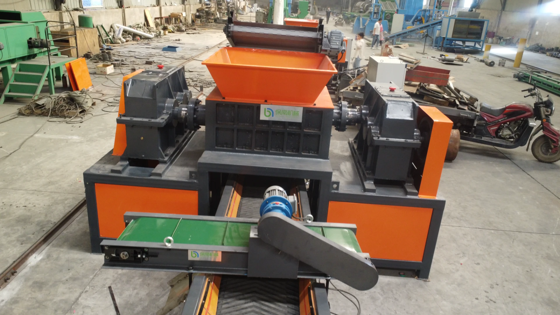 mobile construction debris shredder
